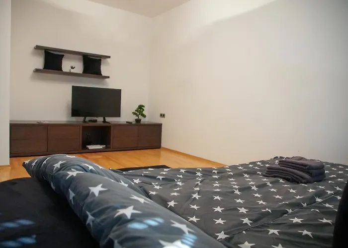 House Stars * ليوبليانا